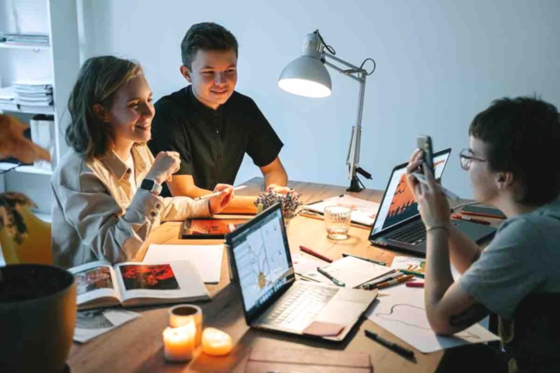 Fachkräfte in sozialer Arbeit bei der Projektplanung